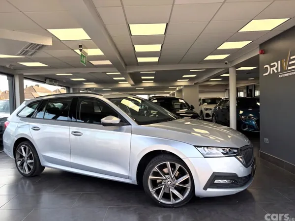 Skoda Octavia Estate, Petrol Hybrid, 2023, Silver
