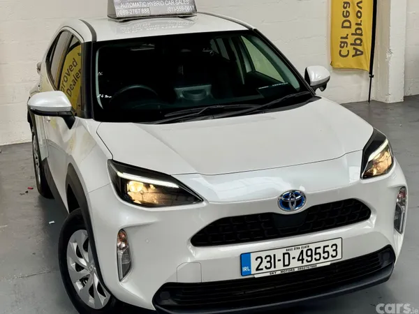 Toyota Yaris Cross Estate, Petrol Hybrid, 2023, White