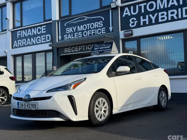Toyota Prius Hatchback, Petrol Hybrid, 2021, White