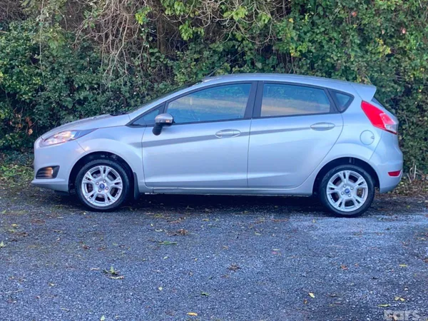 Ford Fiesta Hatchback, Petrol, 2015, Silver