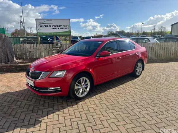 Skoda Octavia Hatchback, Petrol, 2017, Red