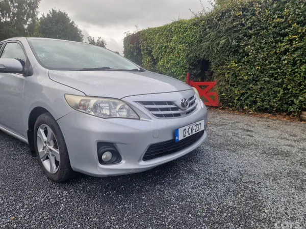 Toyota Corolla Saloon, Diesel, 2012, Silver