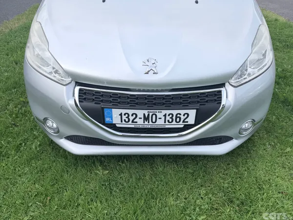 Peugeot 208 Hatchback, Petrol, 2013, Silver