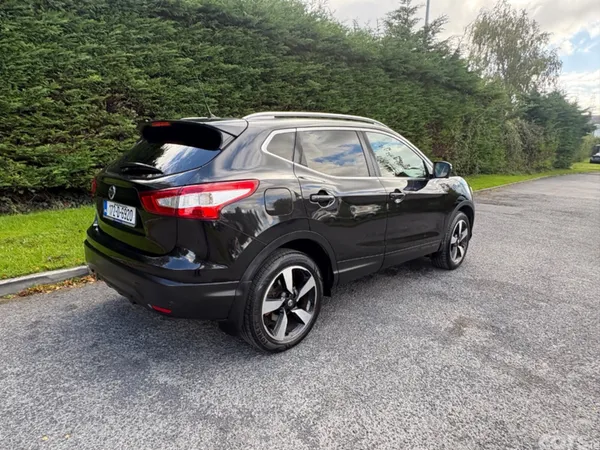 Nissan Qashqai MPV, Petrol, 2017, Black