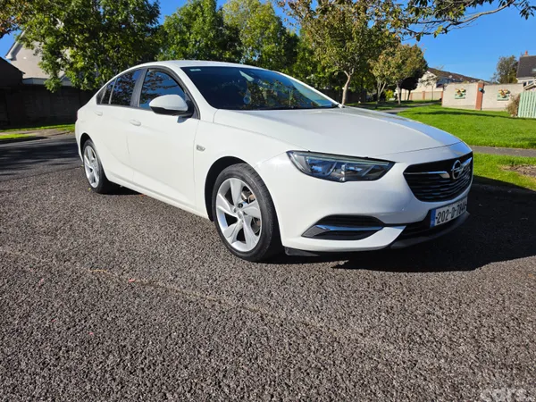 Opel Insignia Hatchback, Diesel, 2020, White