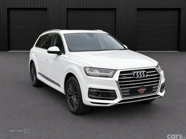Audi Q7 , Petrol, 2016, White