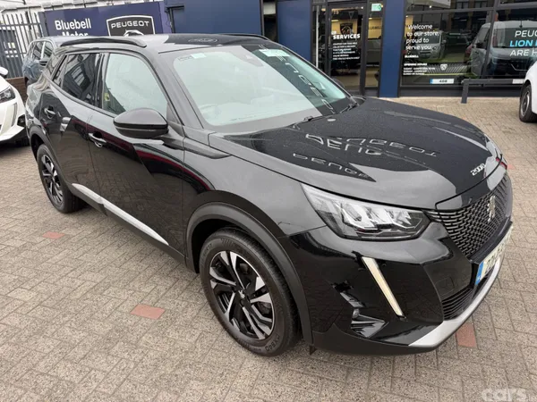 Peugeot 2008 MPV, Petrol, 2022, Black