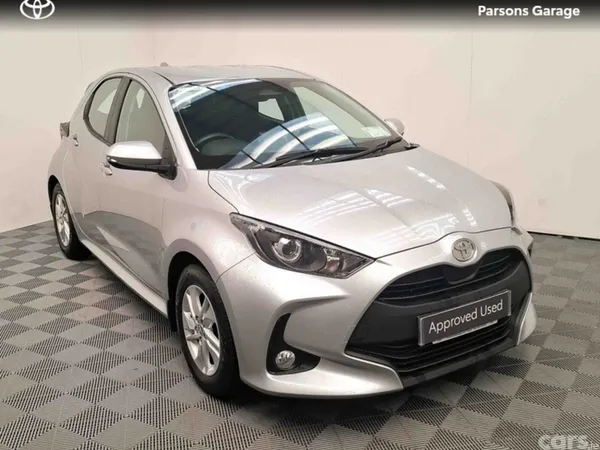 Toyota Yaris Hatchback, Petrol Hybrid, 2025, Silver