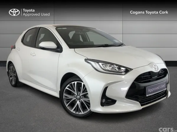 Toyota Yaris Hatchback, Petrol Hybrid, 2025, White