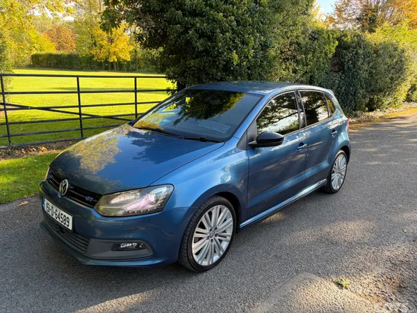 Volkswagen Polo Hatchback, Petrol, 2015, Blue
