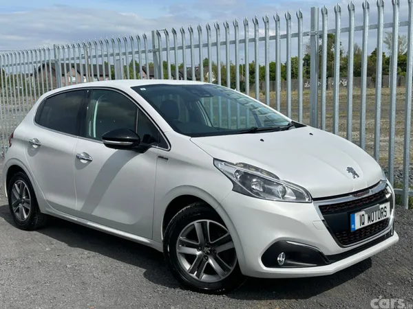 Peugeot 208 Hatchback, Petrol, 2017, White