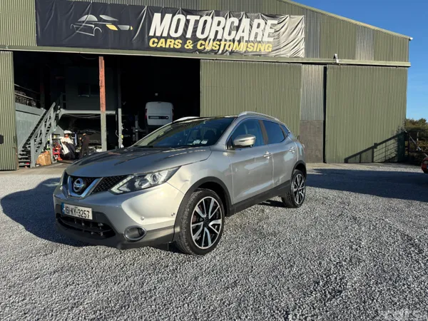 Nissan Qashqai Hatchback, Diesel, 2015, Silver
