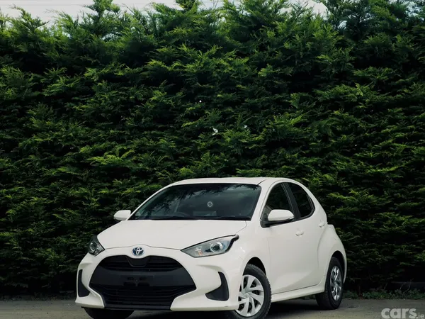 Toyota Yaris Hatchback, Petrol Hybrid, 2023, White