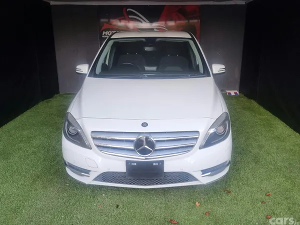 Mercedes-Benz B-Class Hatchback, Petrol, 2014, White