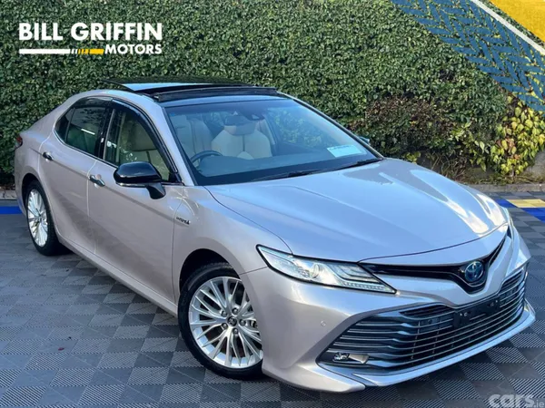 Toyota Camry Saloon, Petrol Hybrid, 2018, Gold