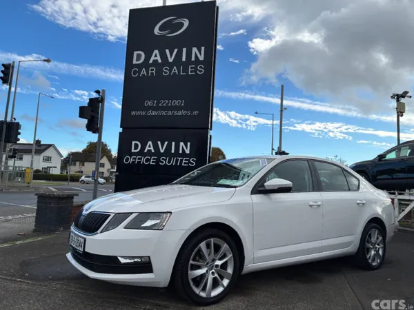 Skoda Octavia Hatchback, Diesel, 2020, White