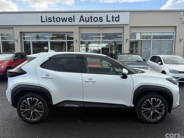 Toyota Yaris Cross SUV, Petrol Hybrid, 2023, White