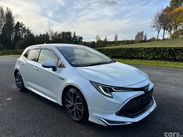 Toyota Corolla Hatchback, Petrol Hybrid, 2018, White