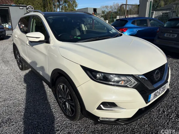 Nissan Qashqai MPV, Petrol, 2019, White