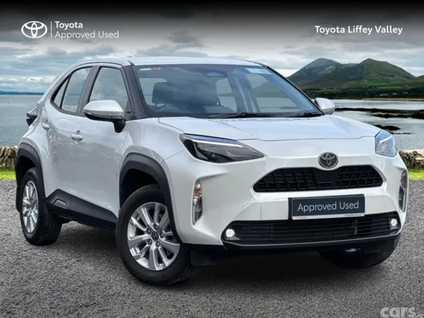 Toyota Yaris Cross SUV, Petrol Hybrid, 2025, White