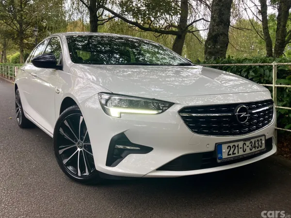 Opel Insignia Hatchback, Diesel, 2022, White