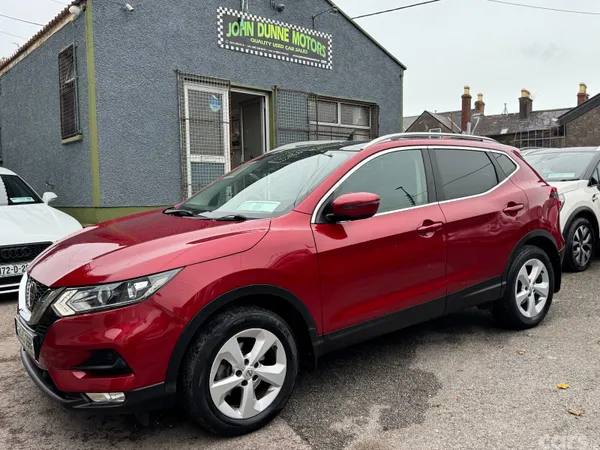 Nissan Qashqai MPV, Petrol, 2018, Red