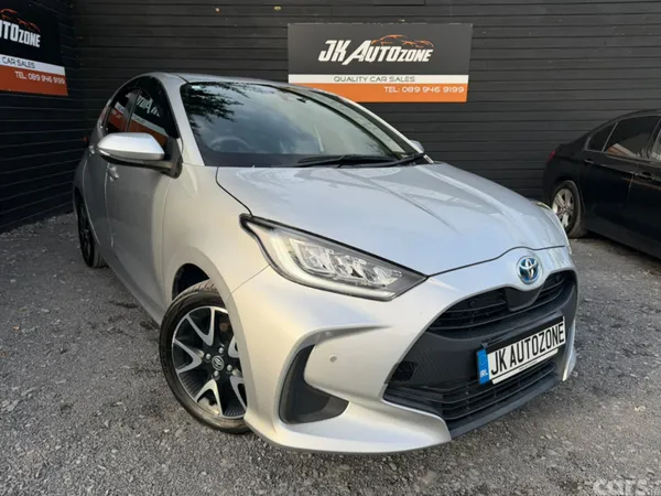 Toyota Yaris Hatchback, Petrol Hybrid, 2020, Silver