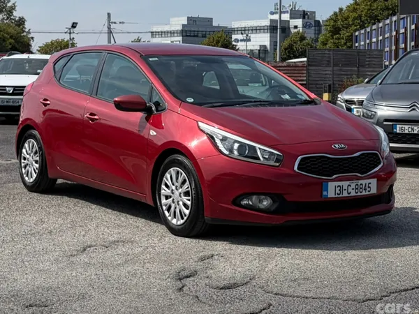 Kia Ceed Hatchback, Diesel, 2013, Red