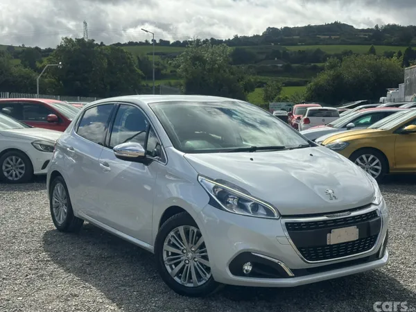 Peugeot 208 Hatchback, Petrol, 2017, White
