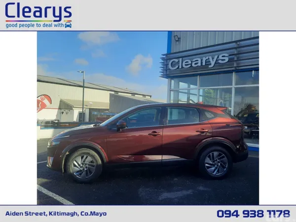 Nissan Qashqai MPV, Petrol, 2022, Red