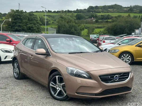 Volvo V40 Hatchback, Diesel, 2016, Brown