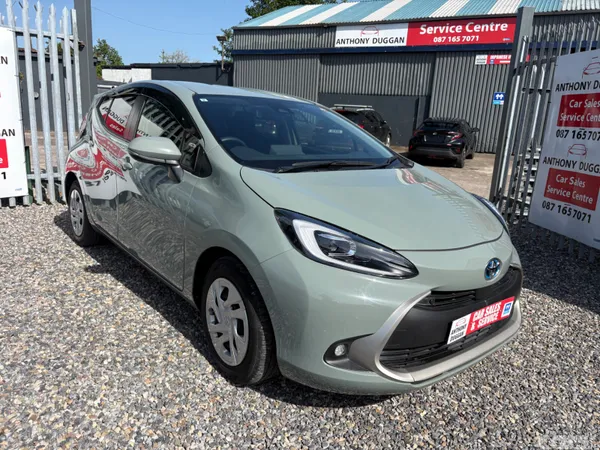 Toyota Aqua Hatchback, Petrol Hybrid, 2021, Green