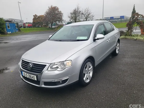 Volkswagen Passat Saloon, Diesel, 2010, Silver