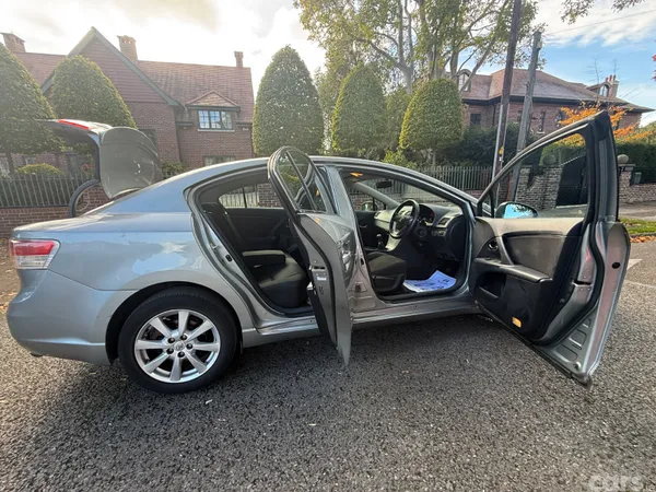 Toyota Avensis Saloon, Diesel, 2011, Grey