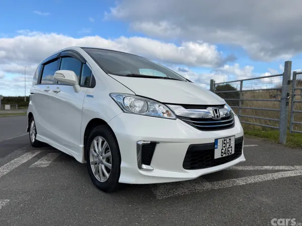 Honda Freed MPV, Petrol Hybrid, 2015, White