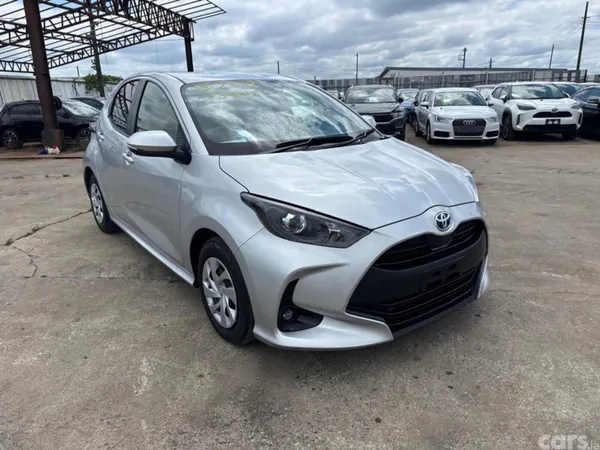 Toyota Yaris Hatchback, Petrol Hybrid, 2020, Silver