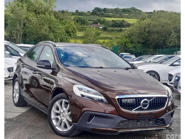 Volvo V40 Hatchback, Diesel, 2016, Brown