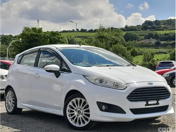 Ford Fiesta Hatchback, Petrol, 2014, White