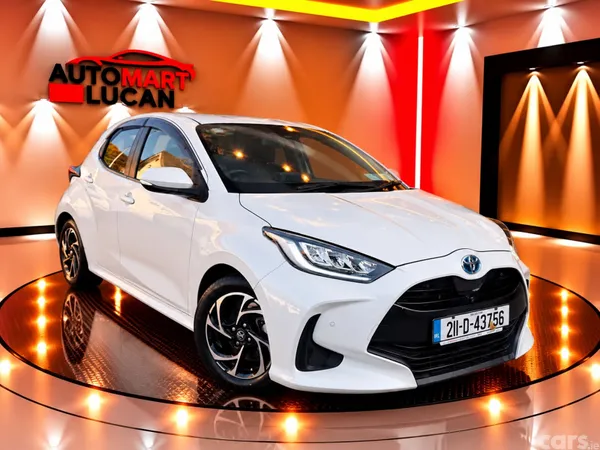 Toyota Yaris Hatchback, Petrol Hybrid, 2021, White