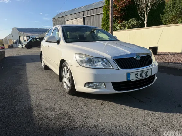 Skoda Octavia Saloon, Diesel, 2012, White