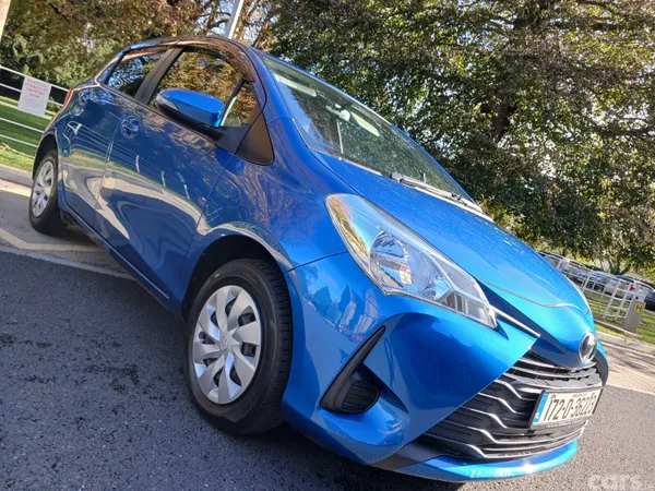 Toyota Yaris Hatchback, Petrol, 2017, Blue