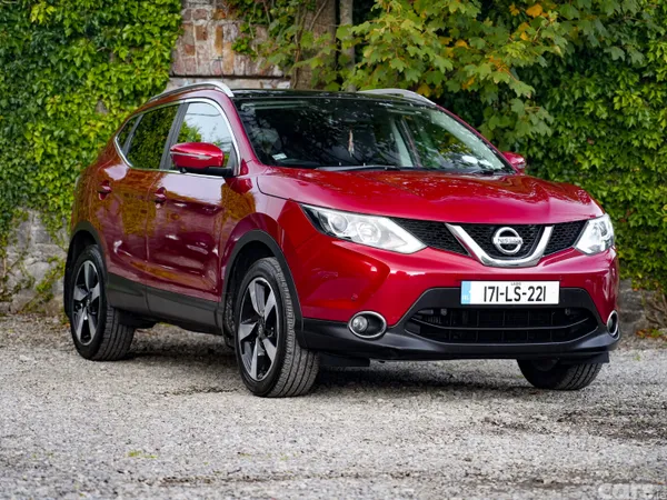 Nissan Qashqai SUV, Diesel, 2017, Red