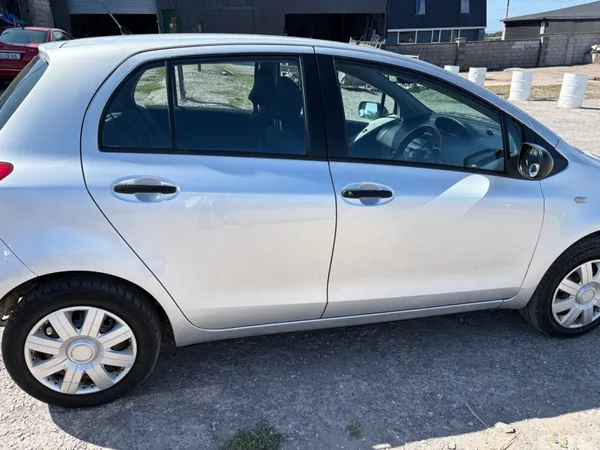 Toyota Yaris Hatchback, Petrol, 2010, Silver