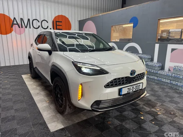 Toyota Yaris Cross SUV, Petrol Hybrid, 2021, White