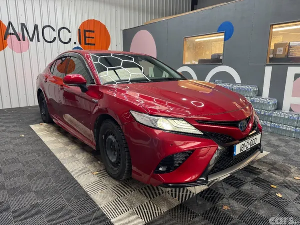 Toyota Camry Saloon, Petrol Hybrid, 2018, Red