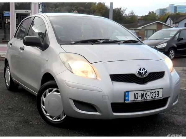 Toyota Yaris Hatchback, Petrol, 2010, Silver