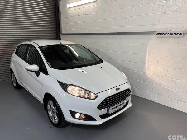 Ford Fiesta Hatchback, Petrol, 2015, White