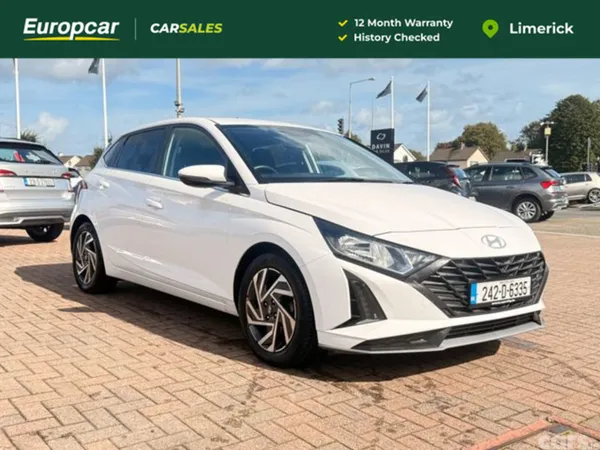 Hyundai i20 Hatchback, Petrol, 2024, White