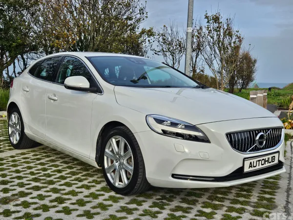 Volvo V40 Hatchback, Diesel, 2016, White
