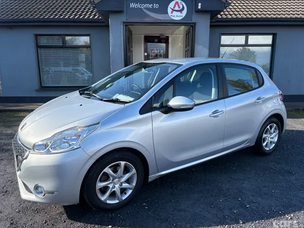 Peugeot 208 Hatchback, Petrol, 2015, Grey
